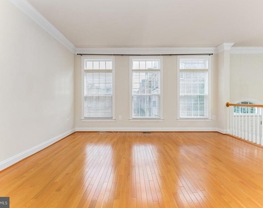 8032 Reserve Way - Photo Thumbnail 4