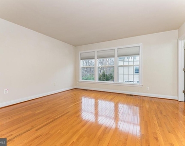 8032 Reserve Way - Photo Thumbnail 17