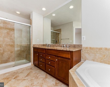 8032 Reserve Way - Photo Thumbnail 12