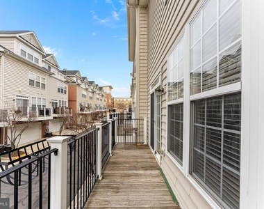 8032 Reserve Way - Photo Thumbnail 20
