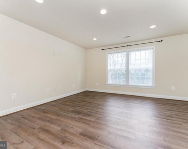 8032 Reserve Way - Photo Thumbnail 19