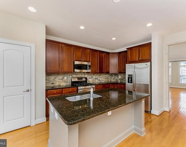 8032 Reserve Way - Photo Thumbnail 7