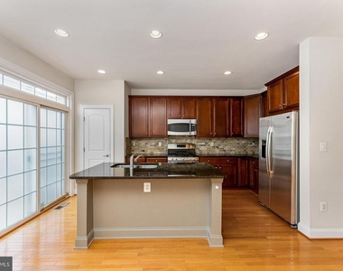 8032 Reserve Way - Photo Thumbnail 8