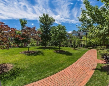 8032 Reserve Way - Photo Thumbnail 22