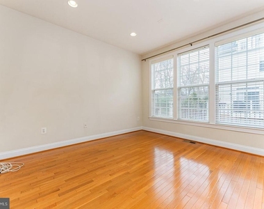 8032 Reserve Way - Photo Thumbnail 10