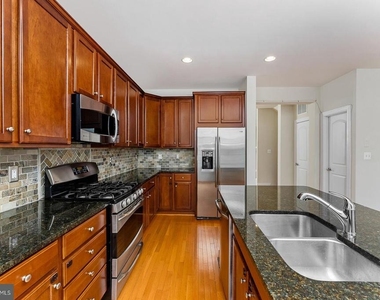 8032 Reserve Way - Photo Thumbnail 9