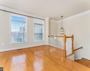 8032 Reserve Way - Photo Thumbnail 3