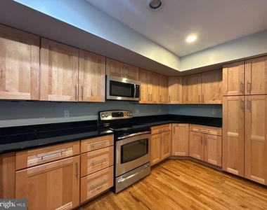 1975 Lakeport Way - Photo Thumbnail 7
