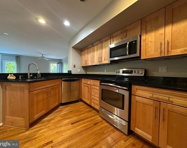 1975 Lakeport Way - Photo Thumbnail 6