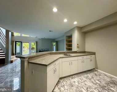 1975 Lakeport Way - Photo Thumbnail 13