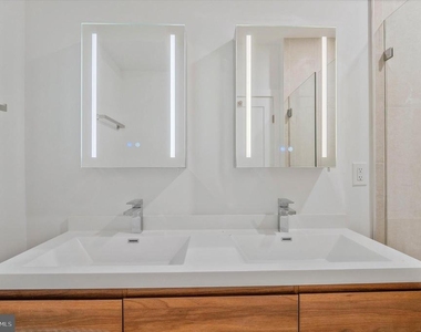 228 Glebe Road W - Photo Thumbnail 9