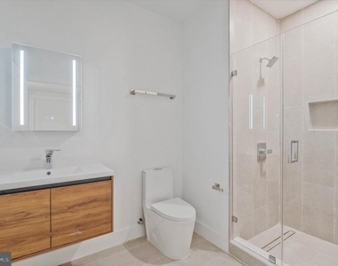 228 Glebe Road W - Photo Thumbnail 10