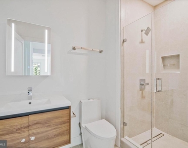 228 Glebe Road W - Photo Thumbnail 12