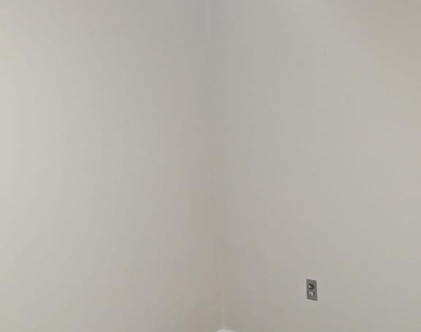 3210 S 28th Street - Photo Thumbnail 6