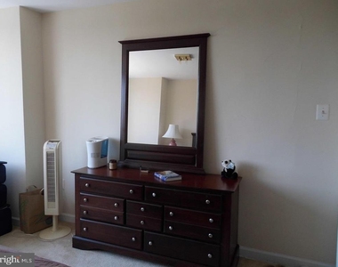 1011 Arlington Boulevard - Photo Thumbnail 2
