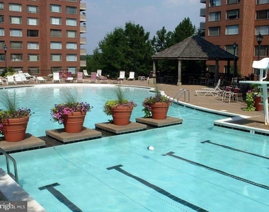 1011 Arlington Boulevard - Photo Thumbnail 6