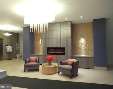 1011 Arlington Boulevard - Photo Thumbnail 3