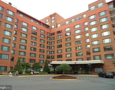 1011 Arlington Boulevard - Photo Thumbnail 2