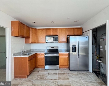 700 W Girard Avenue - Photo Thumbnail 2