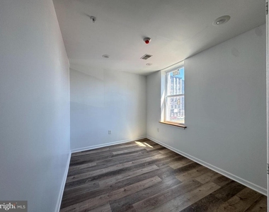 700 W Girard Avenue - Photo Thumbnail 6