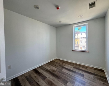 700 W Girard Avenue - Photo Thumbnail 8