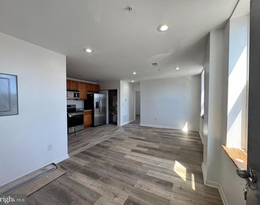 700 W Girard Avenue - Photo Thumbnail 3