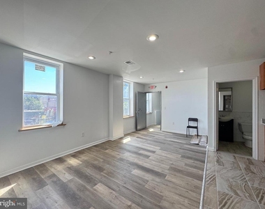 700 W Girard Avenue - Photo Thumbnail 5