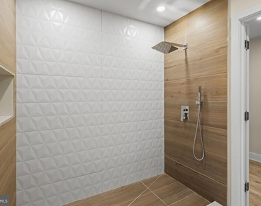 648 N 36th Street - Photo Thumbnail 32