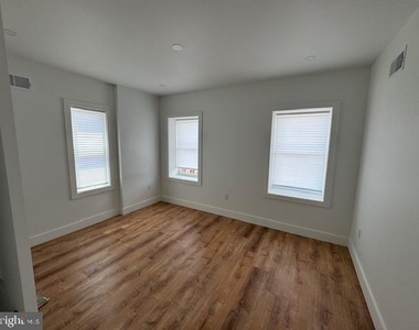 442 W Queen Lane - Photo Thumbnail 24
