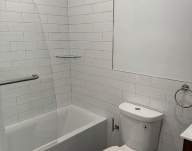 442 W Queen Lane - Photo Thumbnail 7