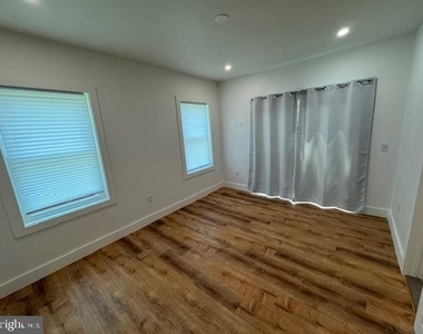 442 W Queen Lane - Photo Thumbnail 17