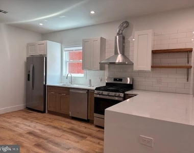 442 W Queen Lane - Photo Thumbnail 3