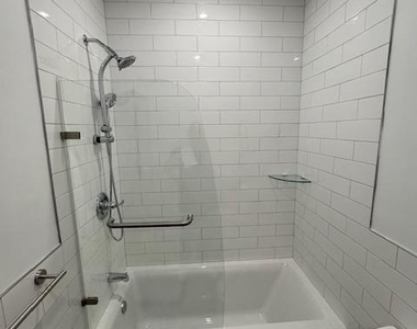 442 W Queen Lane - Photo Thumbnail 8