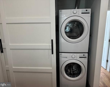 442 W Queen Lane - Photo Thumbnail 5
