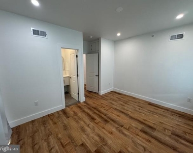 442 W Queen Lane - Photo Thumbnail 19