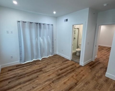 442 W Queen Lane - Photo Thumbnail 18