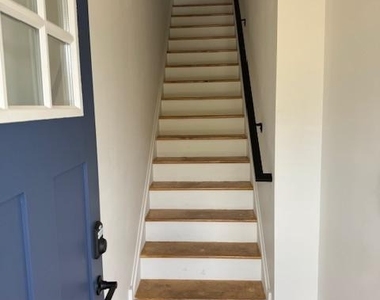 442 W Queen Lane - Photo Thumbnail 2
