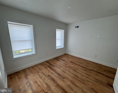 442 W Queen Lane - Photo Thumbnail 25