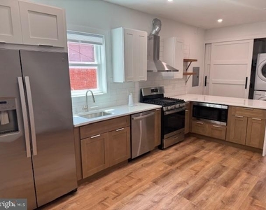 442 W Queen Lane - Photo Thumbnail 4
