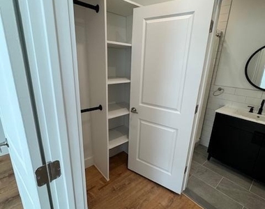 442 W Queen Lane - Photo Thumbnail 27