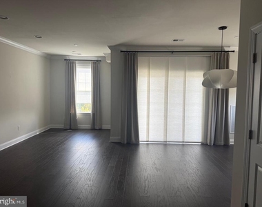 201 Charles Ellis Drive - Photo Thumbnail 5
