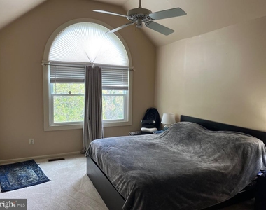 93 Beacon - Photo Thumbnail 8