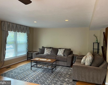 93 Beacon - Photo Thumbnail 2
