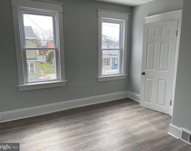 436-438 Schiller Avenue - Photo Thumbnail 13