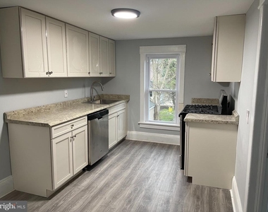 436-438 Schiller Avenue - Photo Thumbnail 4