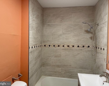 436-438 Schiller Avenue - Photo Thumbnail 8