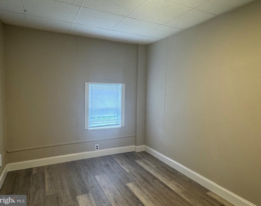 694 N Delaware Street - Photo Thumbnail 3