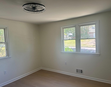 4514 Simmons Lane - Photo Thumbnail 6
