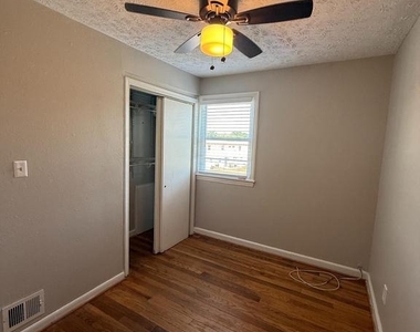 3841 26th Avenue - Photo Thumbnail 4