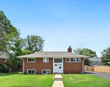 10228 Farnham Drive - Photo Thumbnail 3